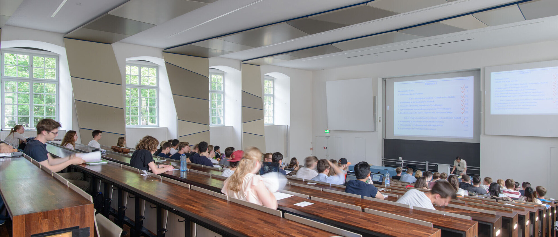 Studierende im Hörsaal